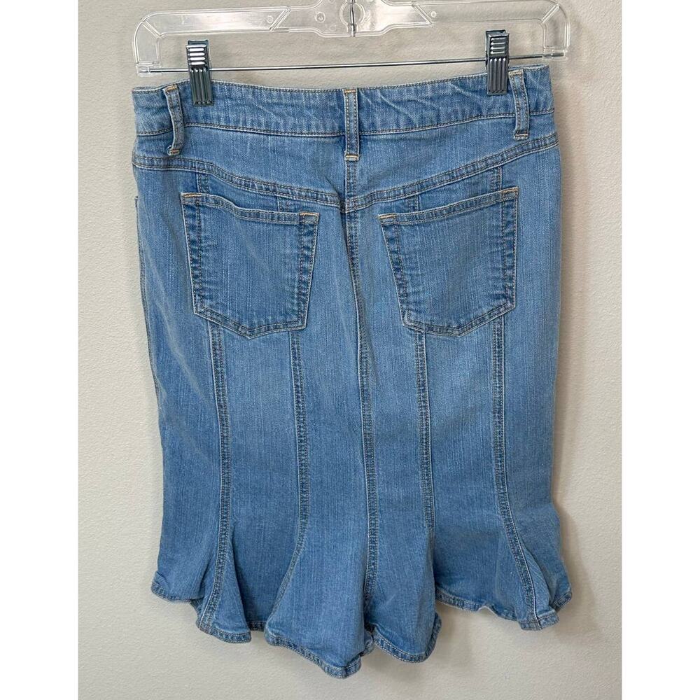 Guess Jeans Skirt Denim Light Wash Flared Hem Initial Detail Womens - Picture 2 of 5